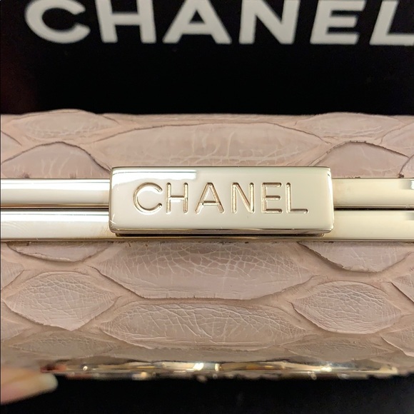 CHANEL PYTHON BOX CLUTCH - Picture 4 of 8